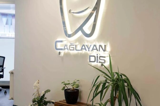 Çağlayan Diş Polikliniği giriş ve karşılama alanı